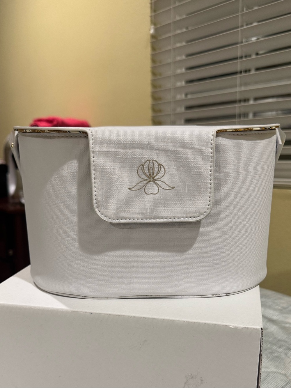 Sisley-Paris White Cosmetic Case